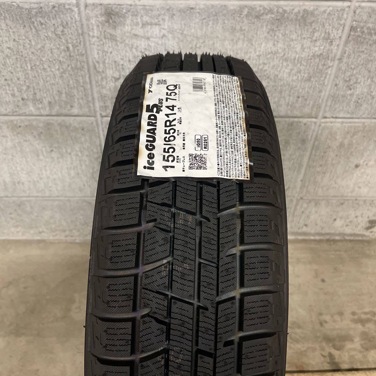 新品　未使用タイヤ1本　155/65R14 ヨコハマ　iceGUARD iG50PLUS 2018年製　送料無料
