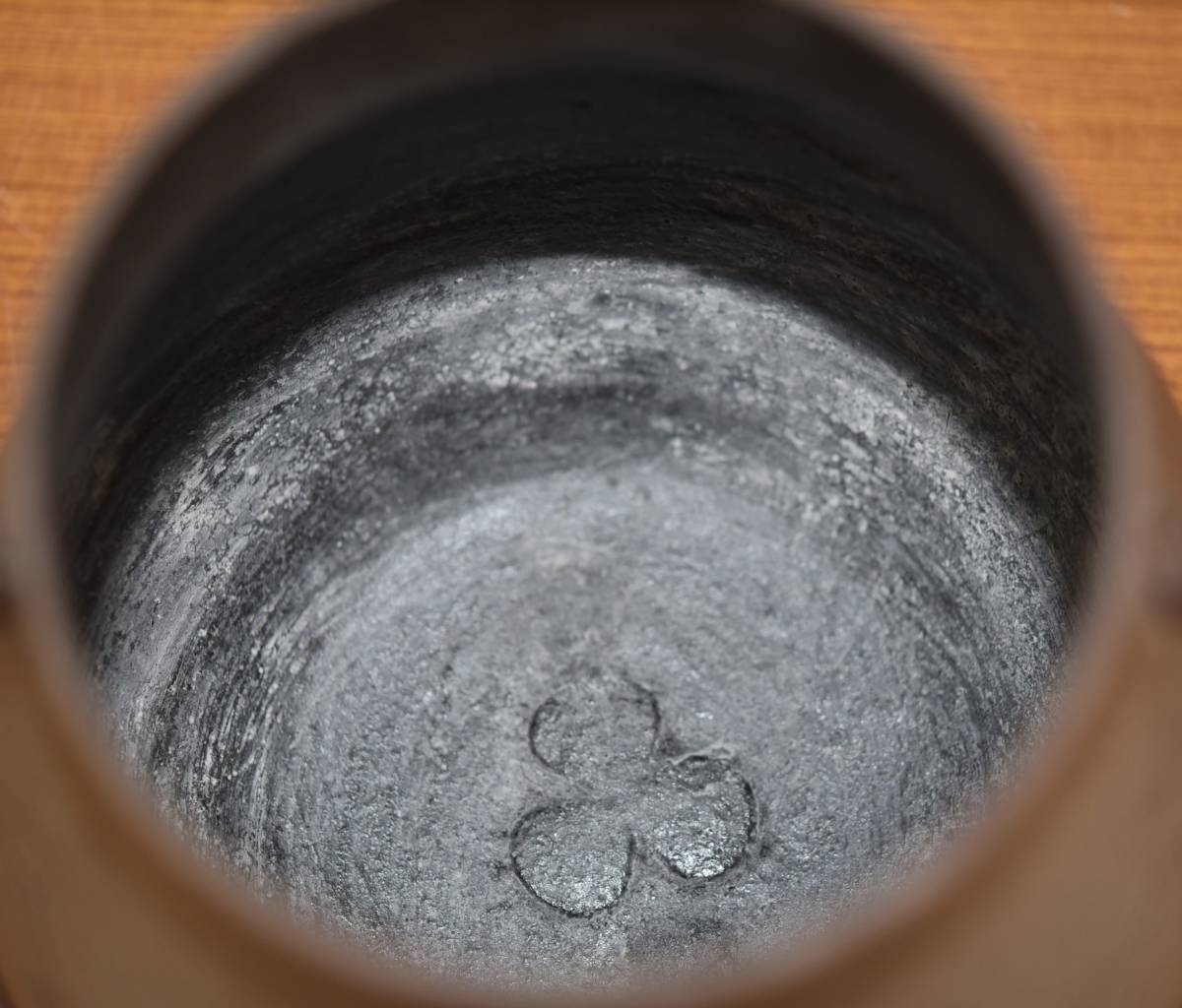 JY9-72【現状品】釜師 高橋敬典作 『浜松文鶴首釜』銅蓋鉄釜｜共箱 