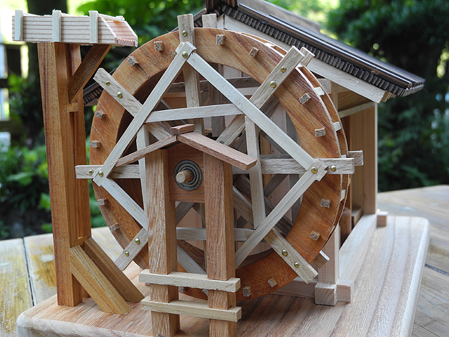 電動 木製水車小屋 ミニチュア オリジナル手作品 電動 木製水車小屋