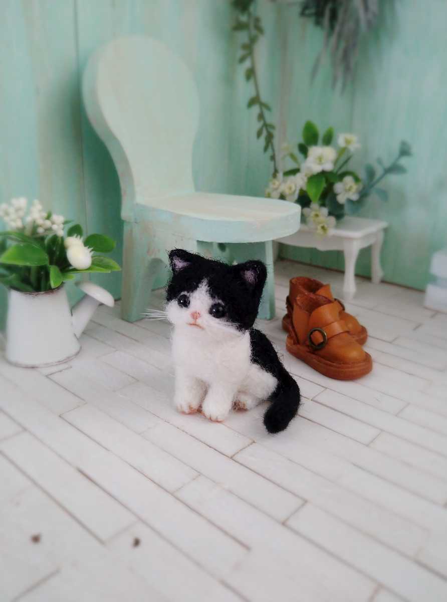 白黒猫の値段と価格推移は 77件の売買情報を集計した白黒猫の価格や価値の推移データを公開