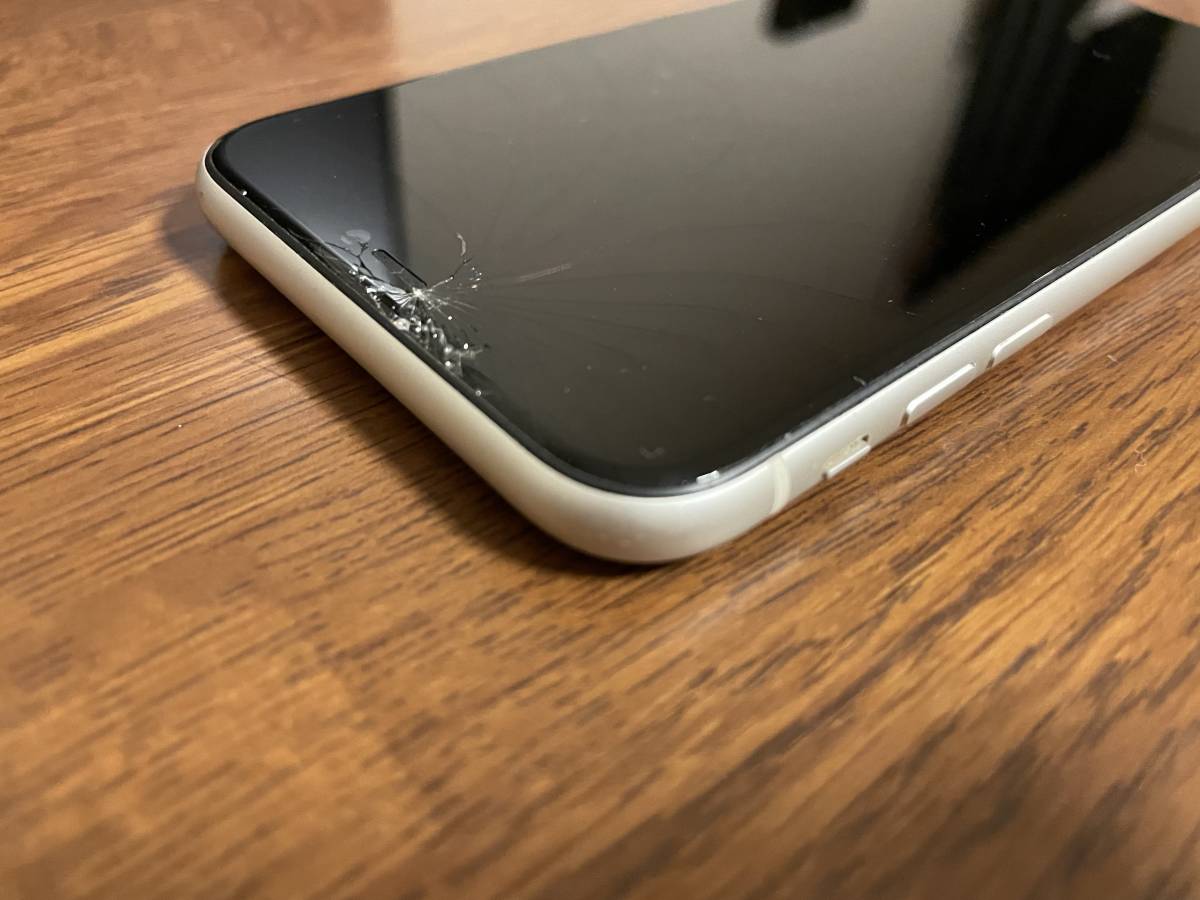 iPhone 11， ホワイト， 64GB 画面ヒビ アップルストア購入 0 iPhone ホワイト 89% 画面割れなし XR