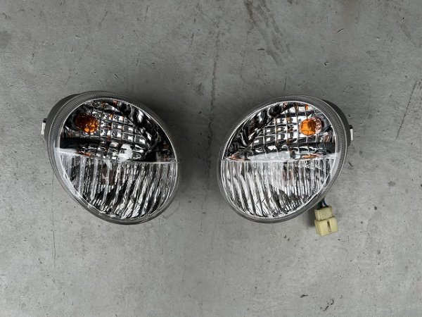 車 TOYOTA ヴィッツ左側テールランプ ASSY LH 81560-52B90
