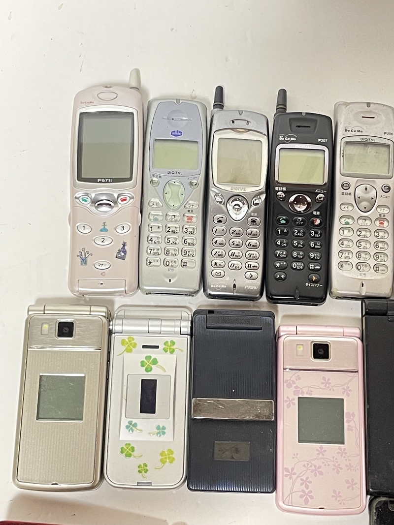 【ジャンク】iPhone 携帯電話 ガラケー スマホ 17台まとめ売り 部品取り ジャンク 携帯 まとめ売り ガラケー スマホ 計17台 ドコモ J-PHONE