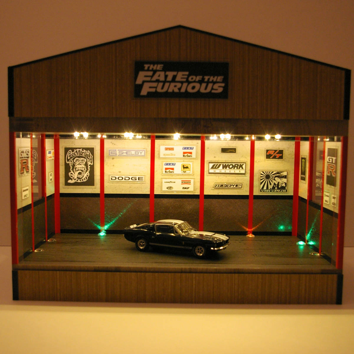1/18展示可・ネオアメリカンガレージ・ディスプレーBOX / 点滅LED8灯