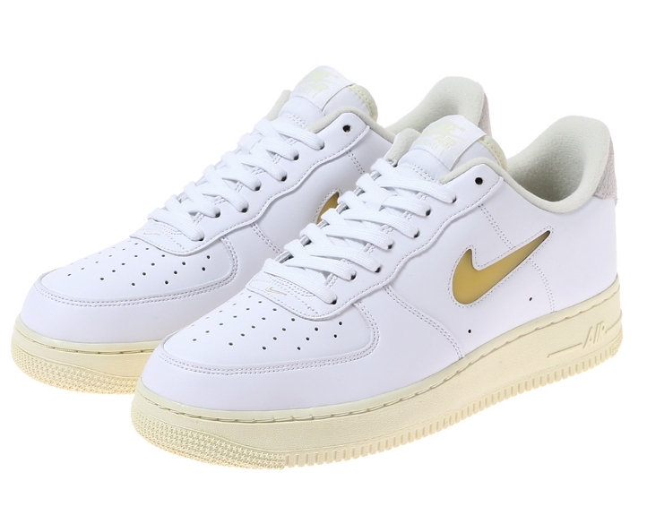 ★送料込み！！！★　新品 定価14300円 NIKE AIR FORCE1 07 LX ナイキ エアフォース1　SIZE 30cm