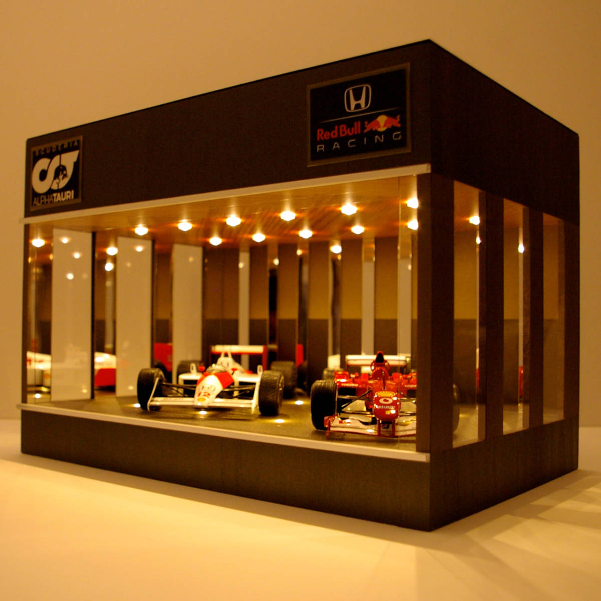 1/18展示可・スリットミラー&ブラウン梨地・ディスプレーBOX / LED24灯