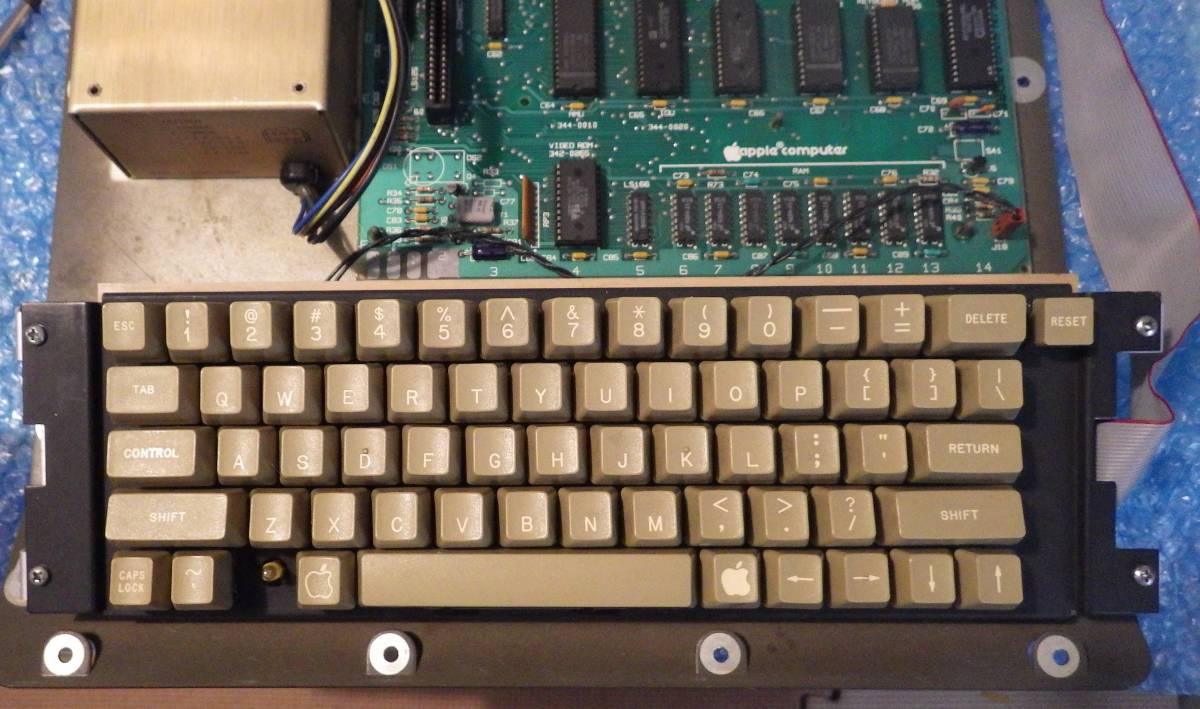 AppleIIe Apple IIe 通常動作 確認！ 内部画像、動作確認画像あり