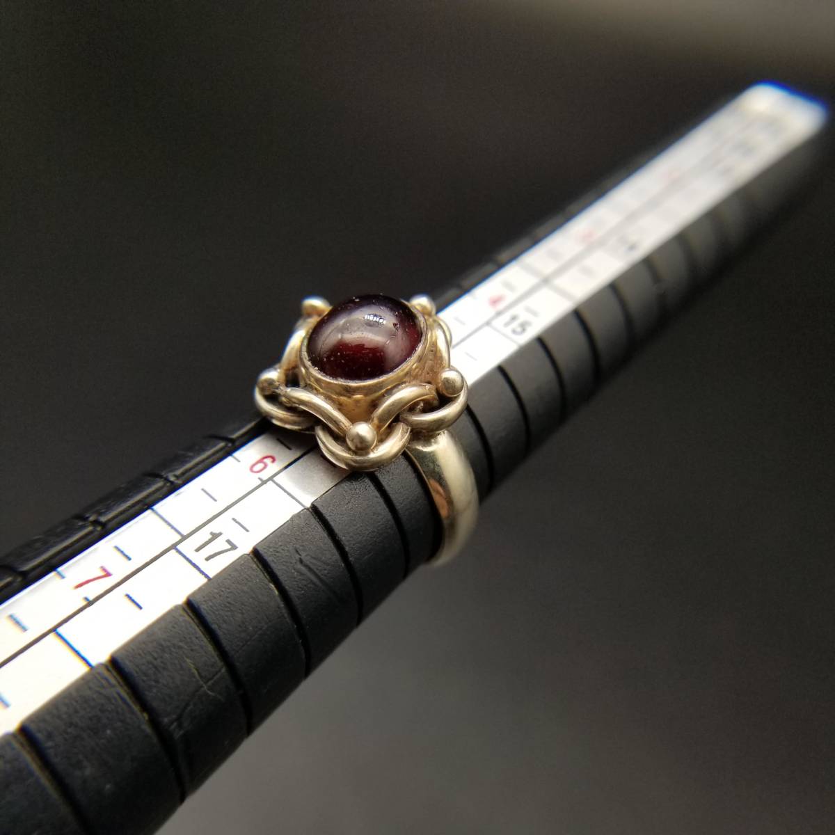 シルバーリング 赤いガーネット カボションカット 美品 ロード