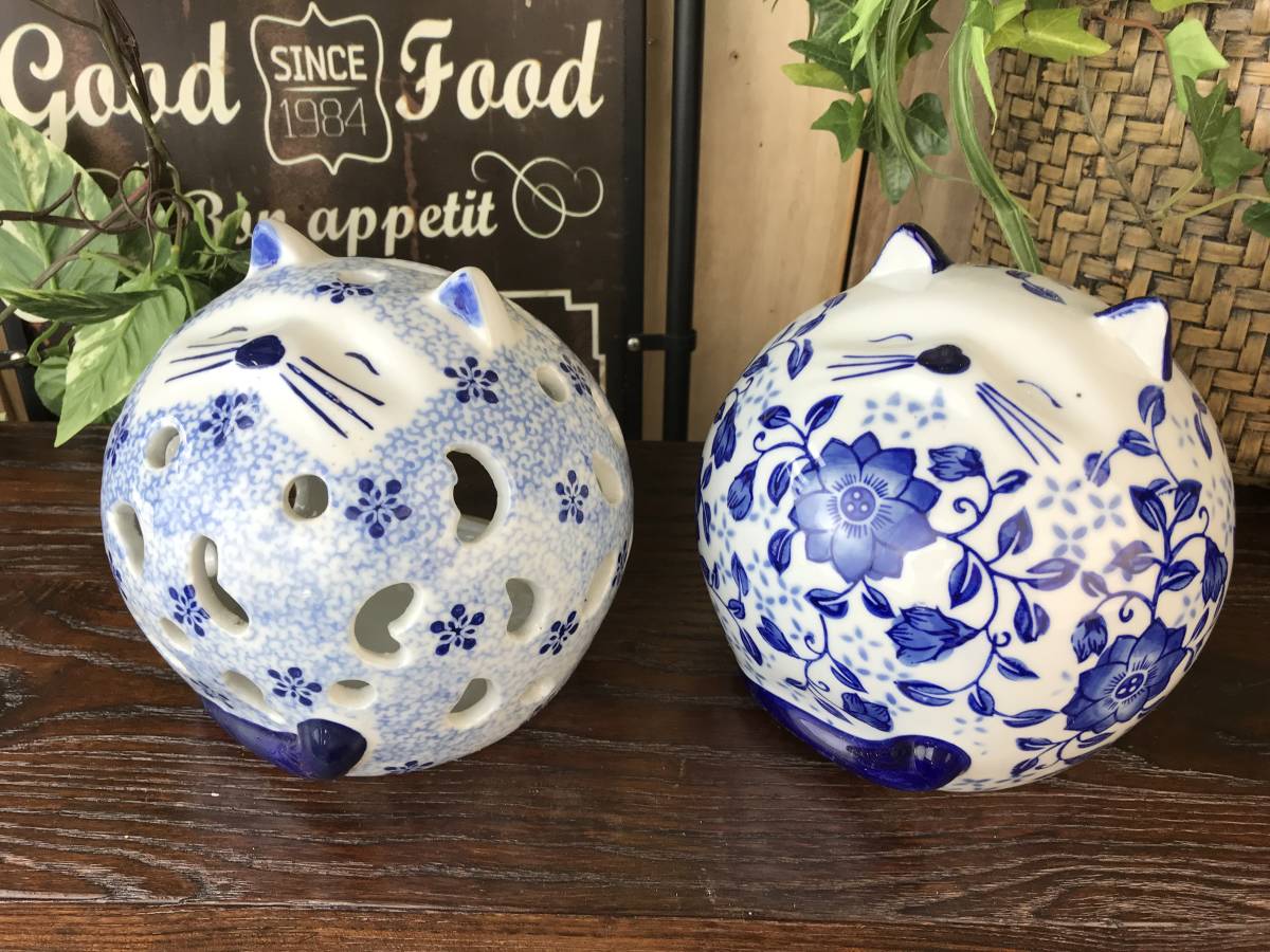 染付陶器☆藍色まんまる猫小物2点セット☆置物、キャンドル入れ、猫雑貨、貯金箱、陶器、アジアン、和室、インテリア小物、ガーデン小物