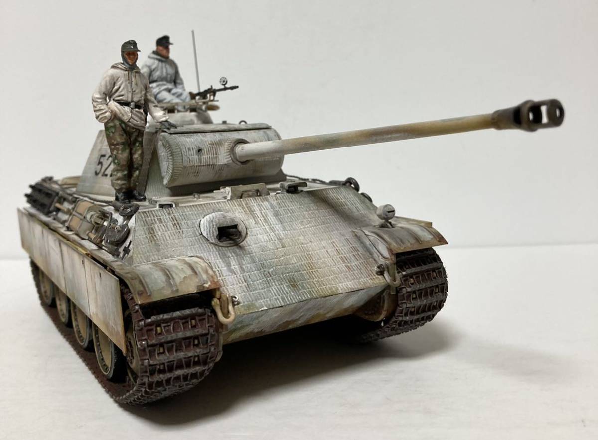☆完成品☆ タミヤ 1/35 ドイツ中戦車 パンター D型 冬季迷彩 w/冬季 