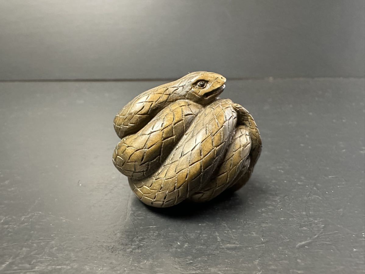 ET926] 木製 根付 蛇 細密彫刻 提げ物 煙草入れ 木彫 拓植 爬虫類 彫刻