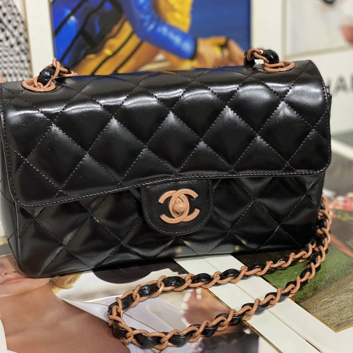 希少モデル CHANEL エナメルレザー ミニマトラッセ チェーンショルダー 