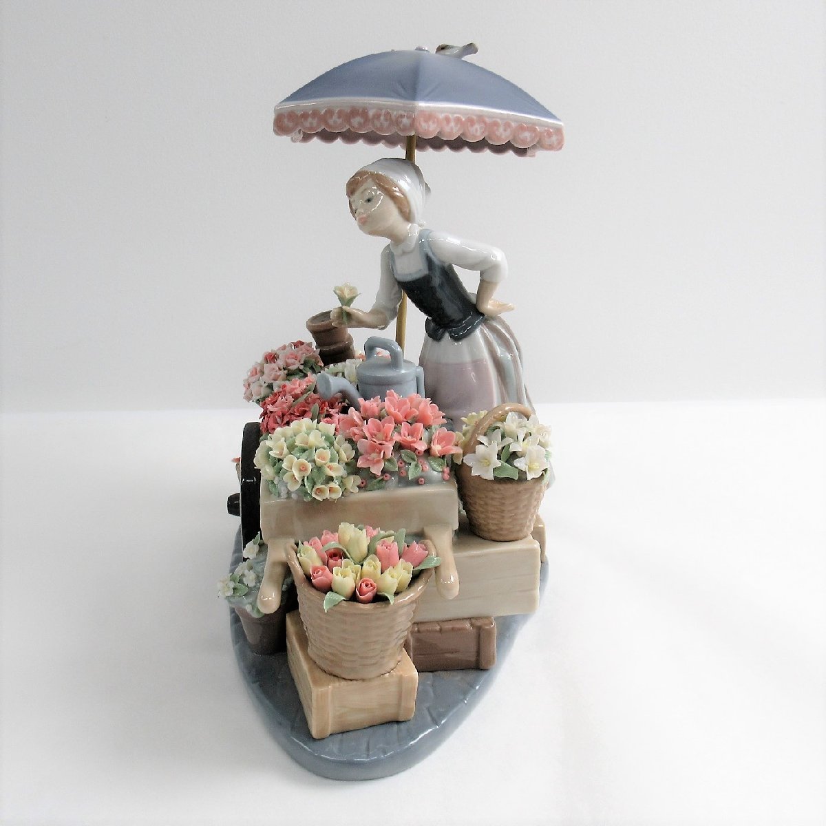 リヤドロ 0 公園通りの花屋さん フィギュリン LLADRO Lladro 1円〜 1円