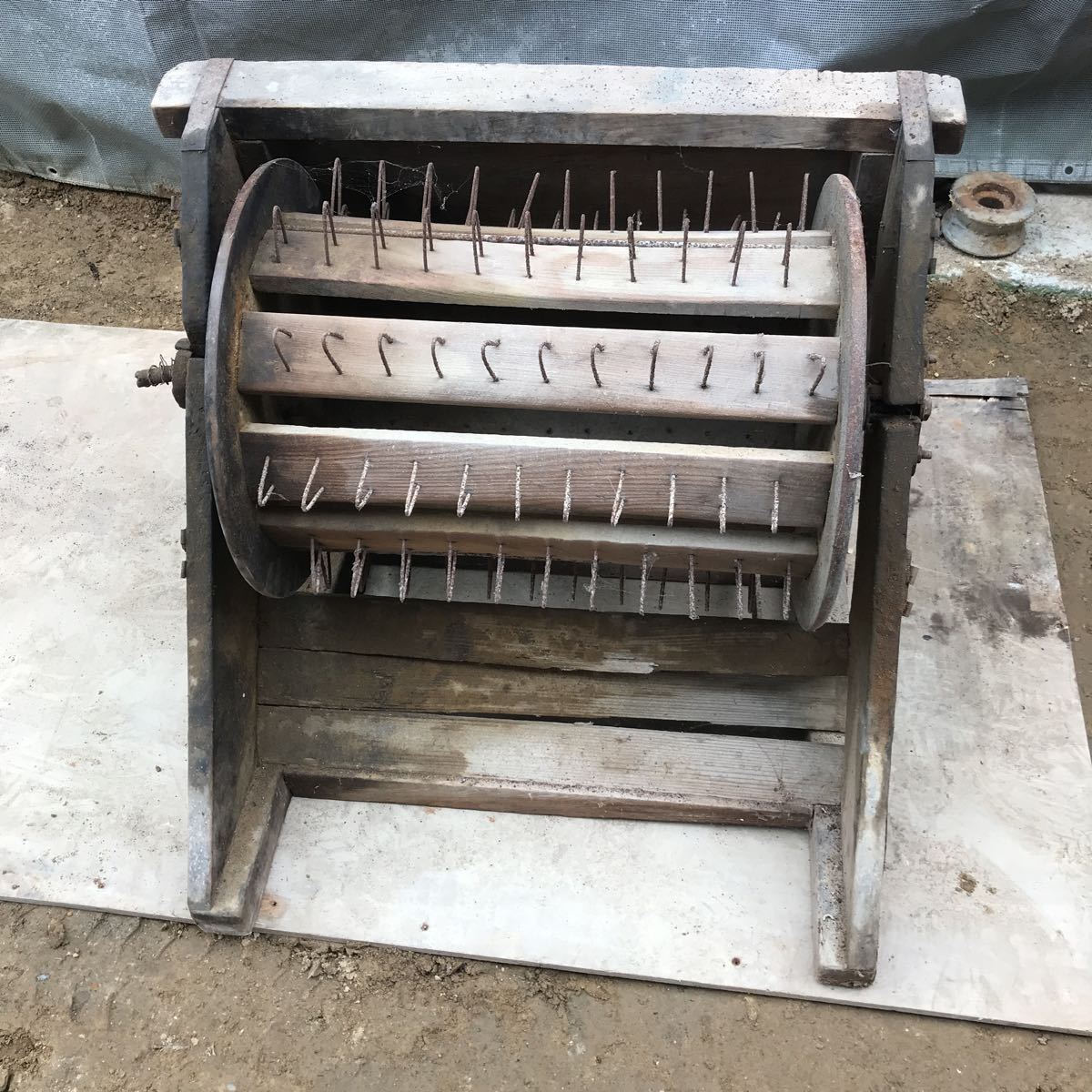 アンティーク 農具 昭和レトロ足踏み脱穀機 展示品 歴史 脱穀機 多木農工具