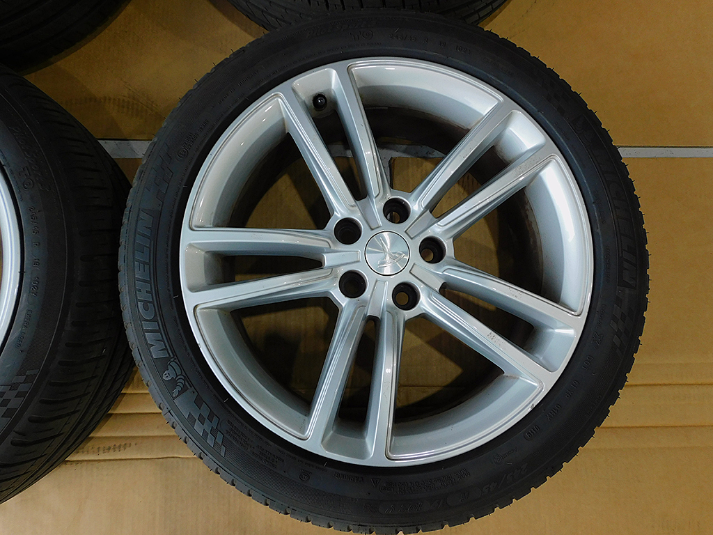 テスラモデルS 純正ホイール 19インチ 6007214-00-D 19x8.0J+40MM ミシュラン Michelin PilotSport3 245/45R19 ホイール・タイヤ4本セット S TESLA Model 5H 19X8.0 0