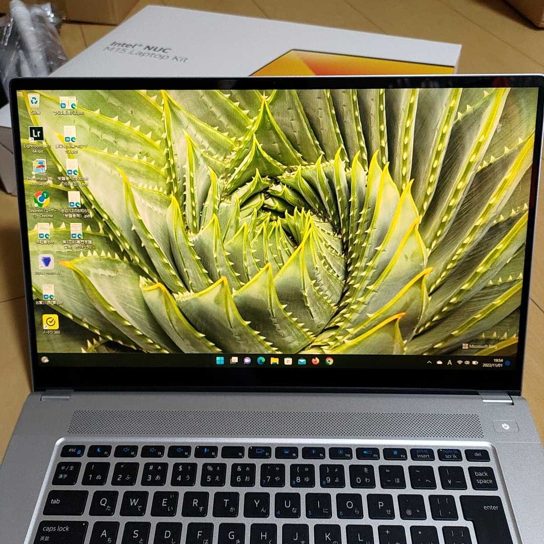 インテル nuc M15 laptop Core i7-1165G7搭載 16GB メモリー Intel NUC