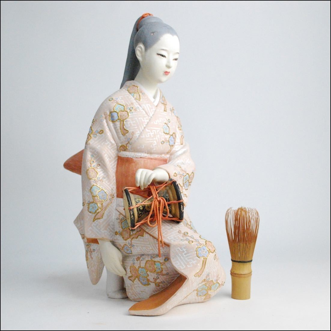 博多人形 西頭 哲三郎作「月」提灯 美人像 着物姿 女性人形 木札付き 博多人形 博多人形 西頭哲三郎 作 静寂 38cm 伝統工芸 日本人形の入札履歴