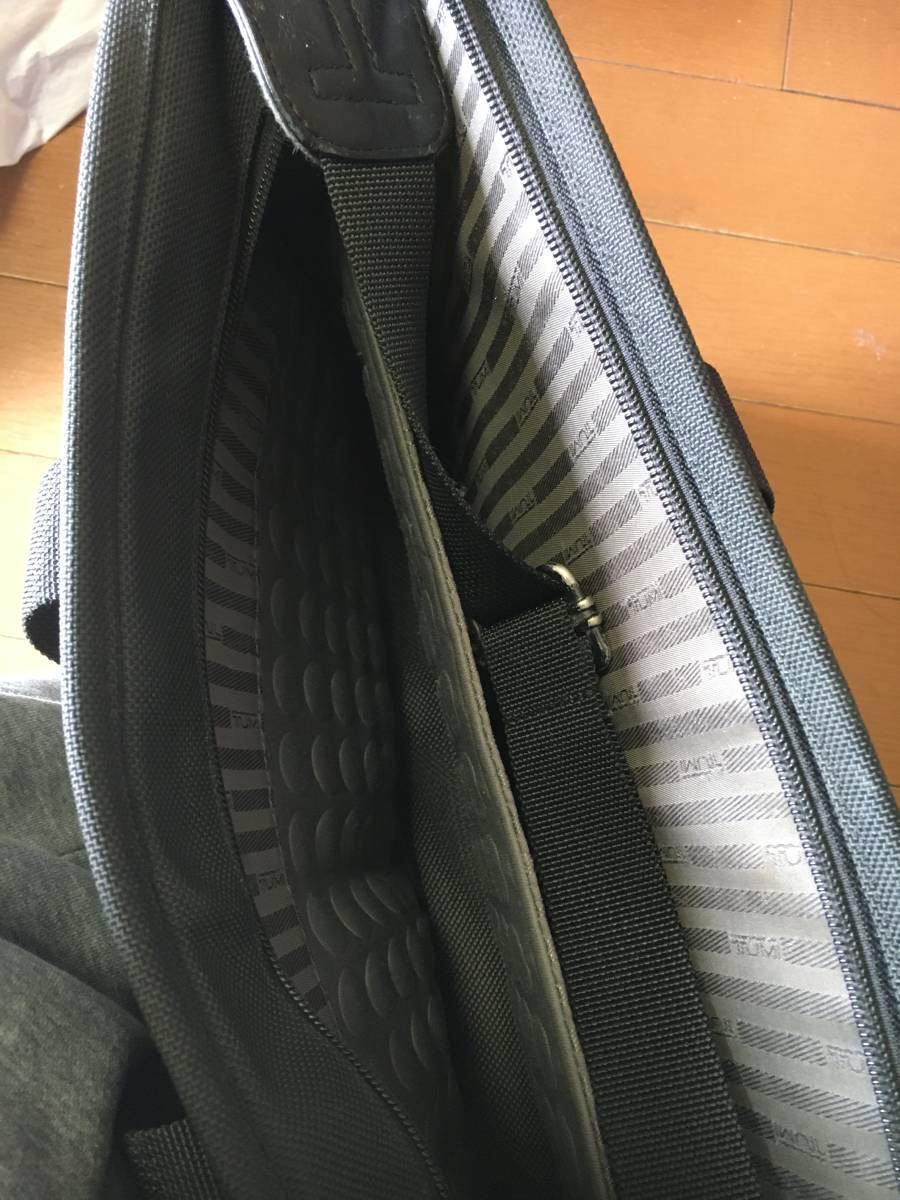 専用　TUMIビジネスバック付属品３点 TUMIのビジネスバッグです。 【公式通販】