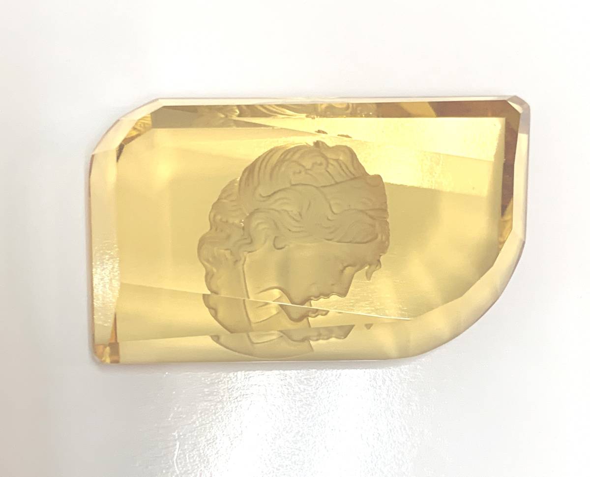 トパーズ　女性の横顔(レーザー彫)　31，5ｇ　中古