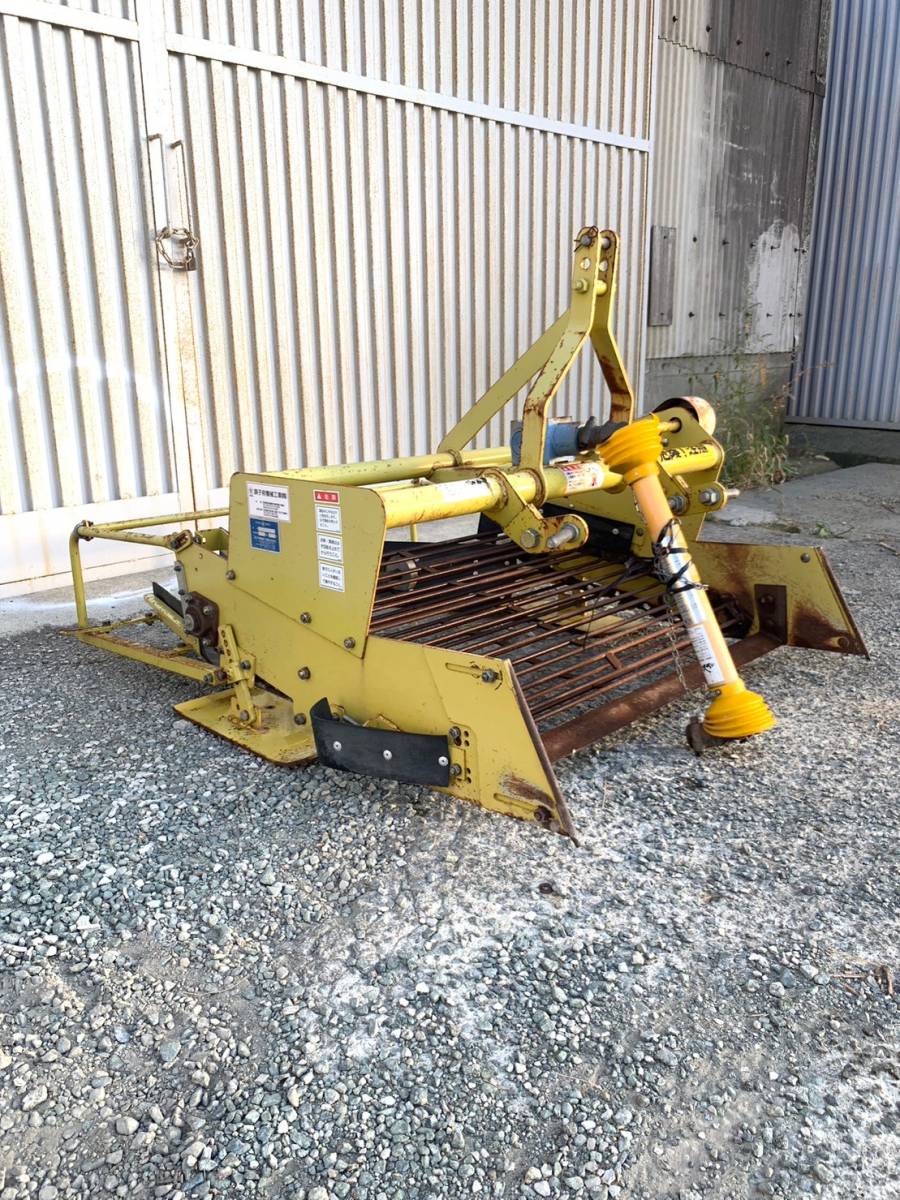 玉ねぎ収穫機　訓子府株式会社　KD1100 玉ねぎ収穫機 訓子府株式会社 KD1100