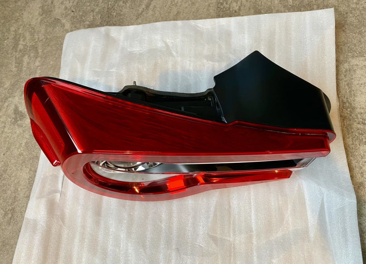 おまけ付き】美品 86 BRZ テールランプ 後期 純正ZC6 ZN6 トヨタ おまけ付き】美品 86 BRZ テールランプ 後期 純正ZC6 ZN6 トヨタ
