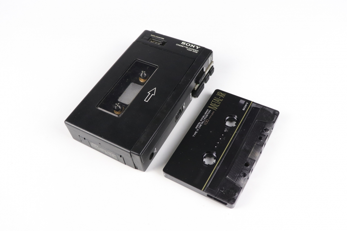 ◇通電確認済 SONY ソニー ポータブルカセットレコーダー TCM-1390