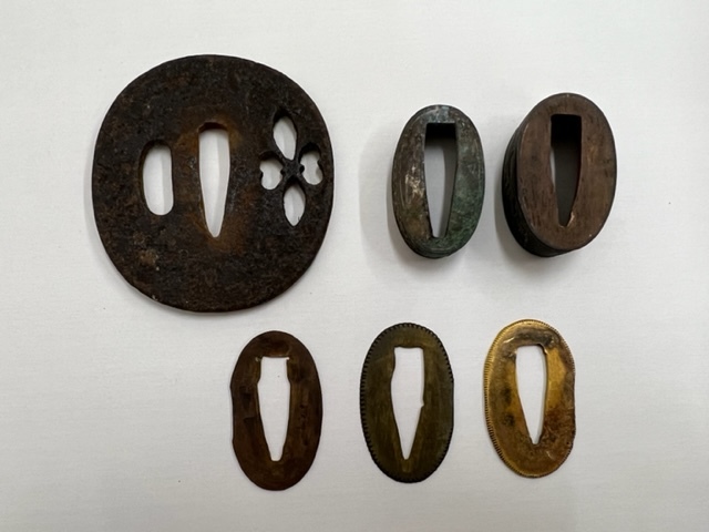 高品質，低価 長 刀装具 6点おまとめ 鍔 縁 金着せ切羽 など(鍔、刀装具)｜売買されたオークション情報、yahooの商品情報をアーカイブ公開 - オークファン 鍔、刀装具