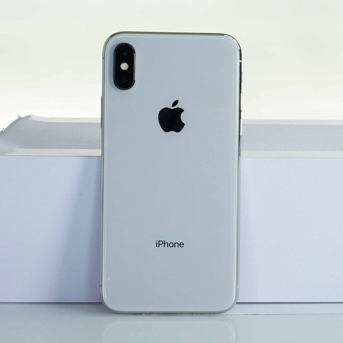 美品中古　国内版　SIMフリー　iPhone　X 64GB シルバー色 iPhone X 64GB SIMフリ― シルバー 中古本体 訳あり品 MQAY2J/A 白ロム