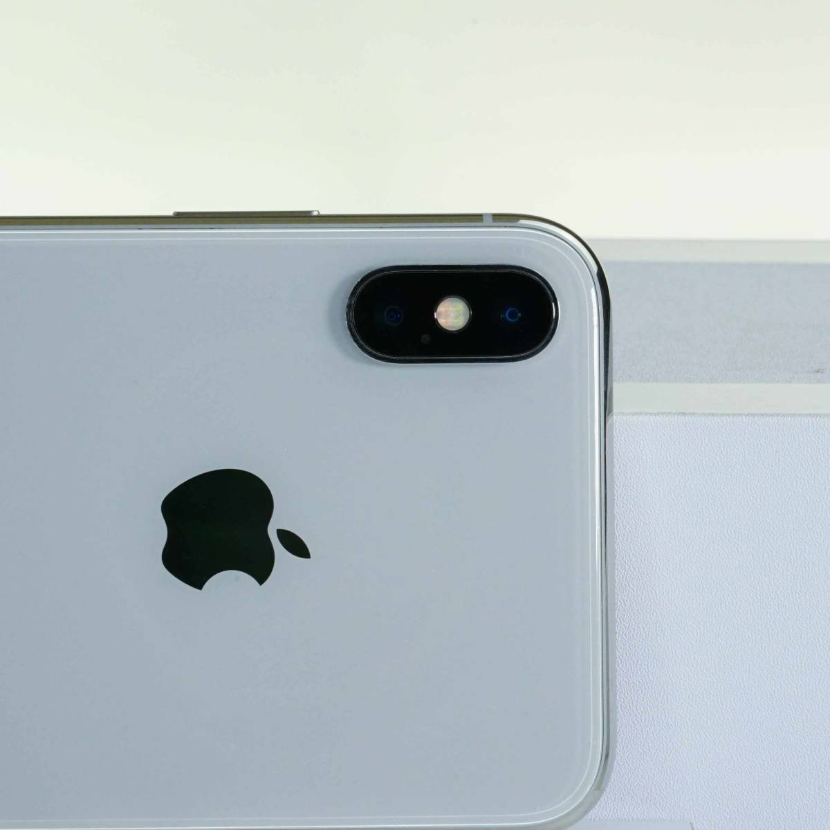 美品中古　国内版　SIMフリー　iPhone　X 64GB シルバー色 iPhone X 64GB SIMフリ― シルバー 中古本体 訳あり品 MQAY2J/A 白ロム