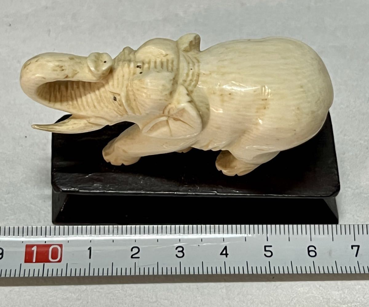 ◇象牙風 象牙調 マンモス 天然素材 象 木製台座 置物◇(東洋彫刻