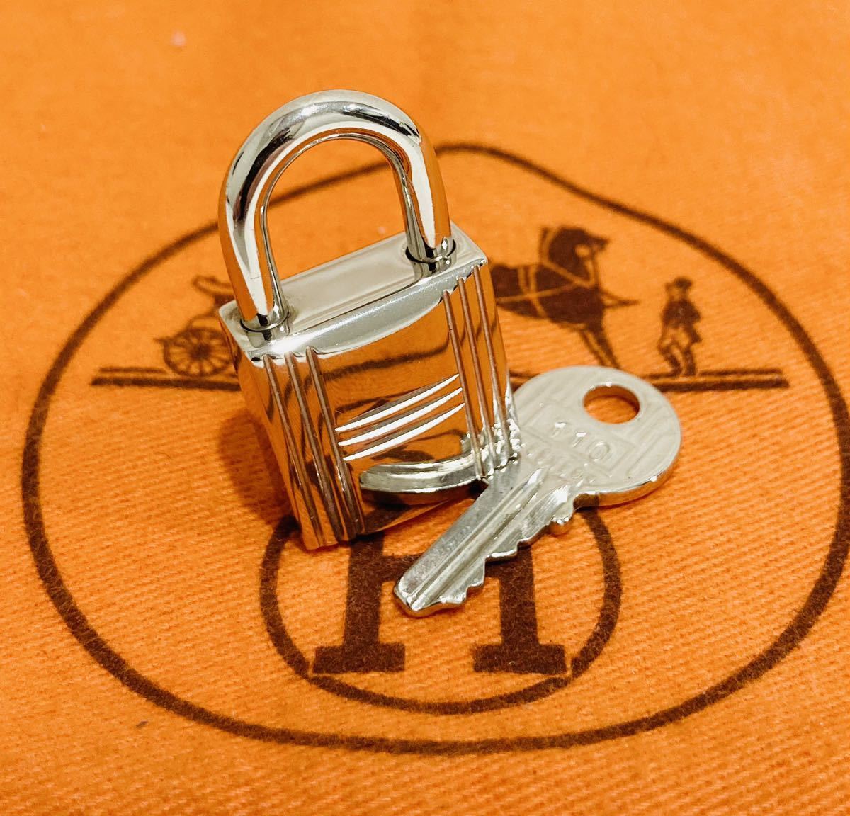 HERMES 未使用 エルメス カデナ シルバー 鍵×1 付属 パドロック 【公式 