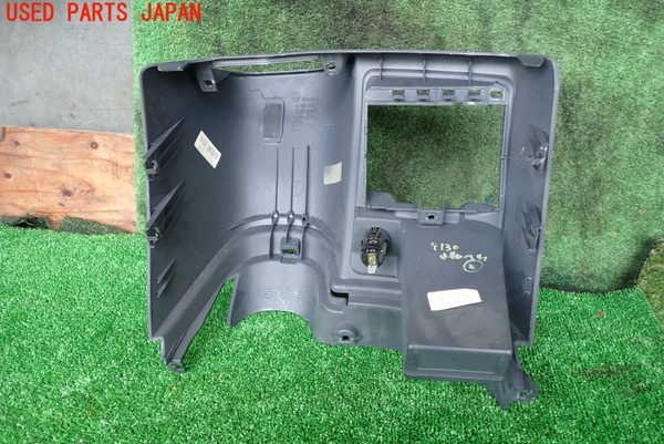 1UPJ-91307842]ベンツV350(639350A W639)小物入れ2 中古 Rear 中古 ベンツ Brake W639(639811C)右前フェンダー Plug