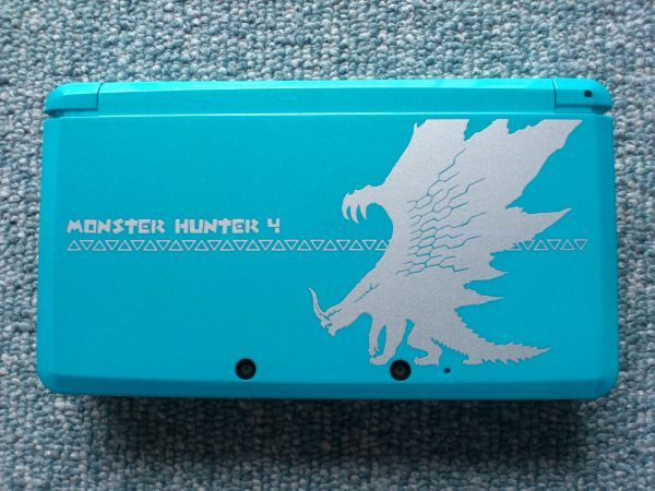 3DS本体、ACアダプター、モンスターハンター4、モンスターハンター4g。 ニンテンドー3DS モンスターハンター4 ハンターパック仕様 AC