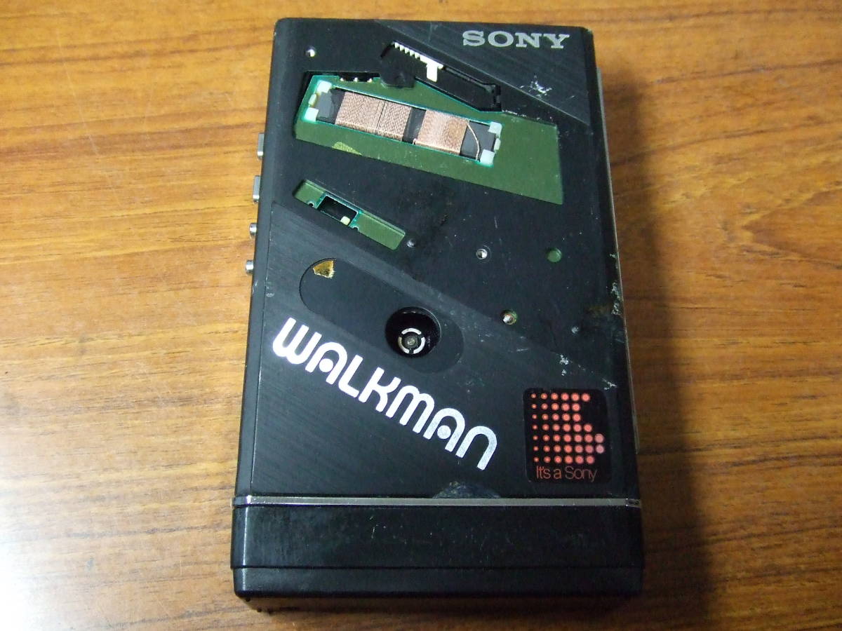 SONY WALKMAN 本体 レッド a478 SONY ソニー カセットウォークマン WM-F102 本体 中古 未確認