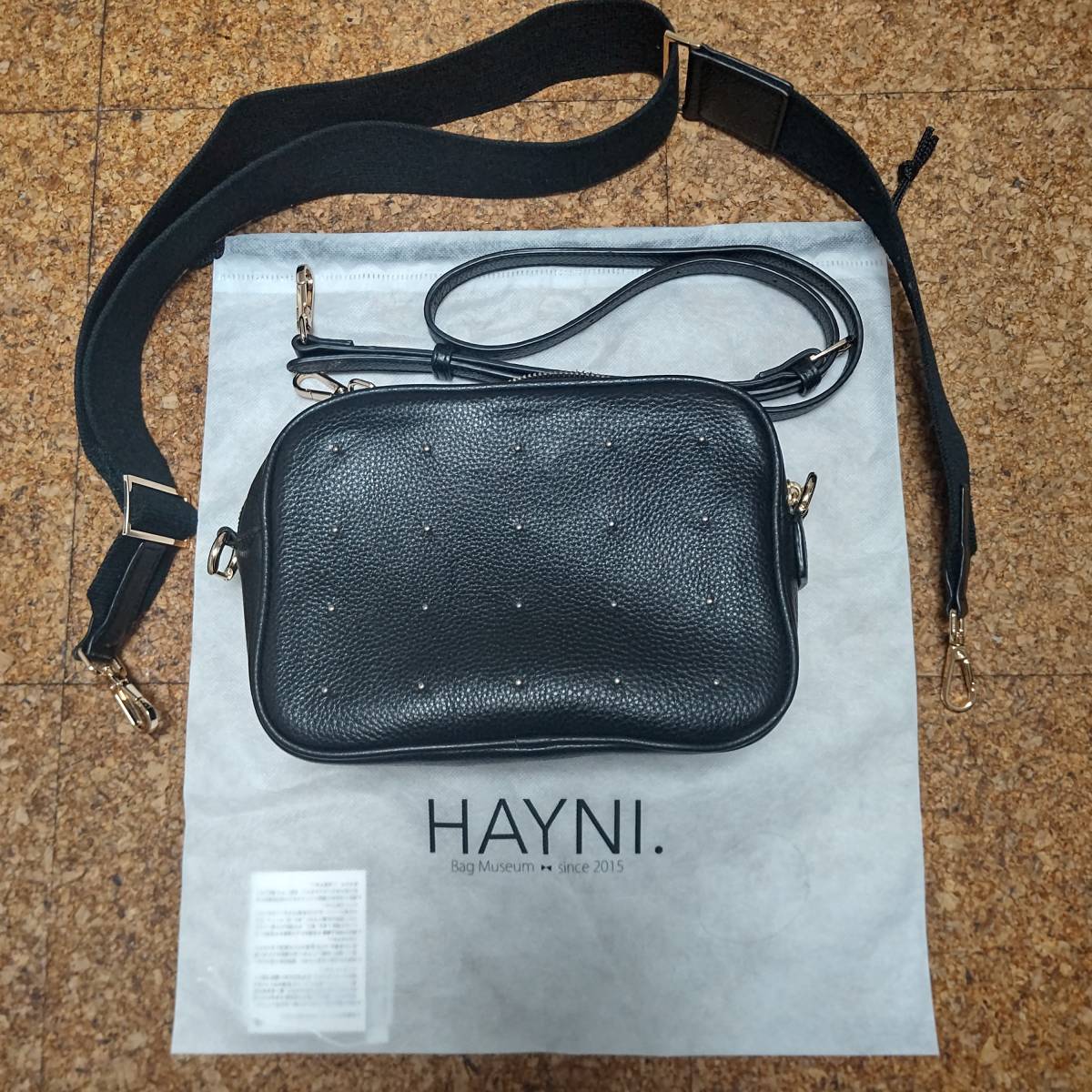 HAYNIショルダーバッグ レディー 黒 ブラック 斜めがけ 本革 ドット 