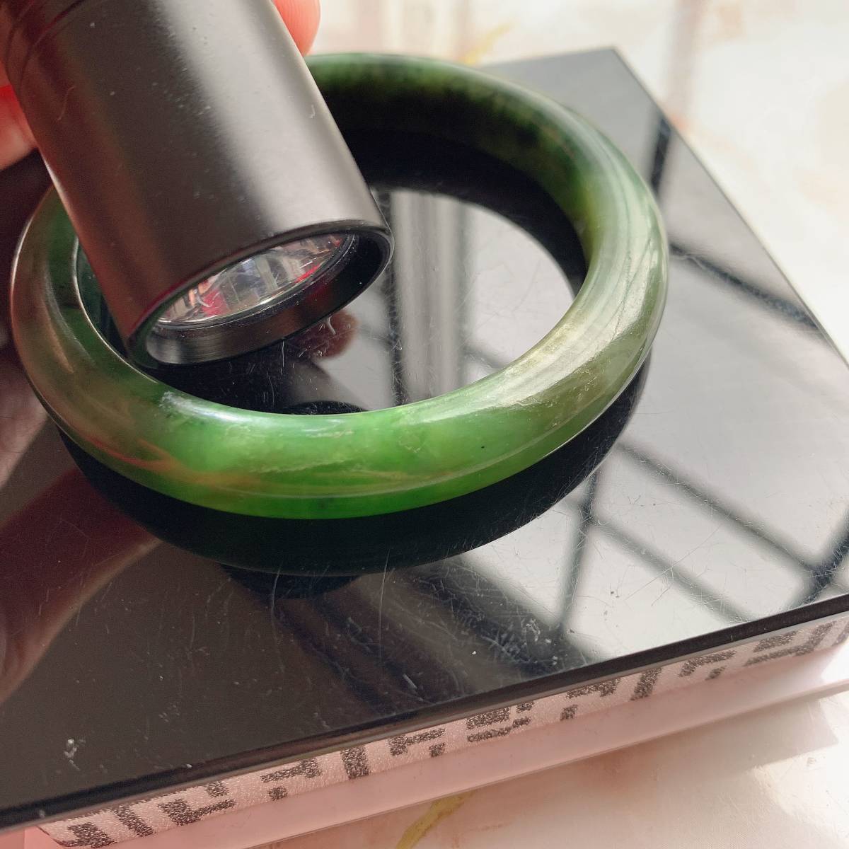 高品質和田玉緑翡翠のバングル原石繰り抜きパワーストーンAB966 A-0126 翡翠 天然石 岫玉 パワーストーン バングル 56cm｜Yahoo!フリマ