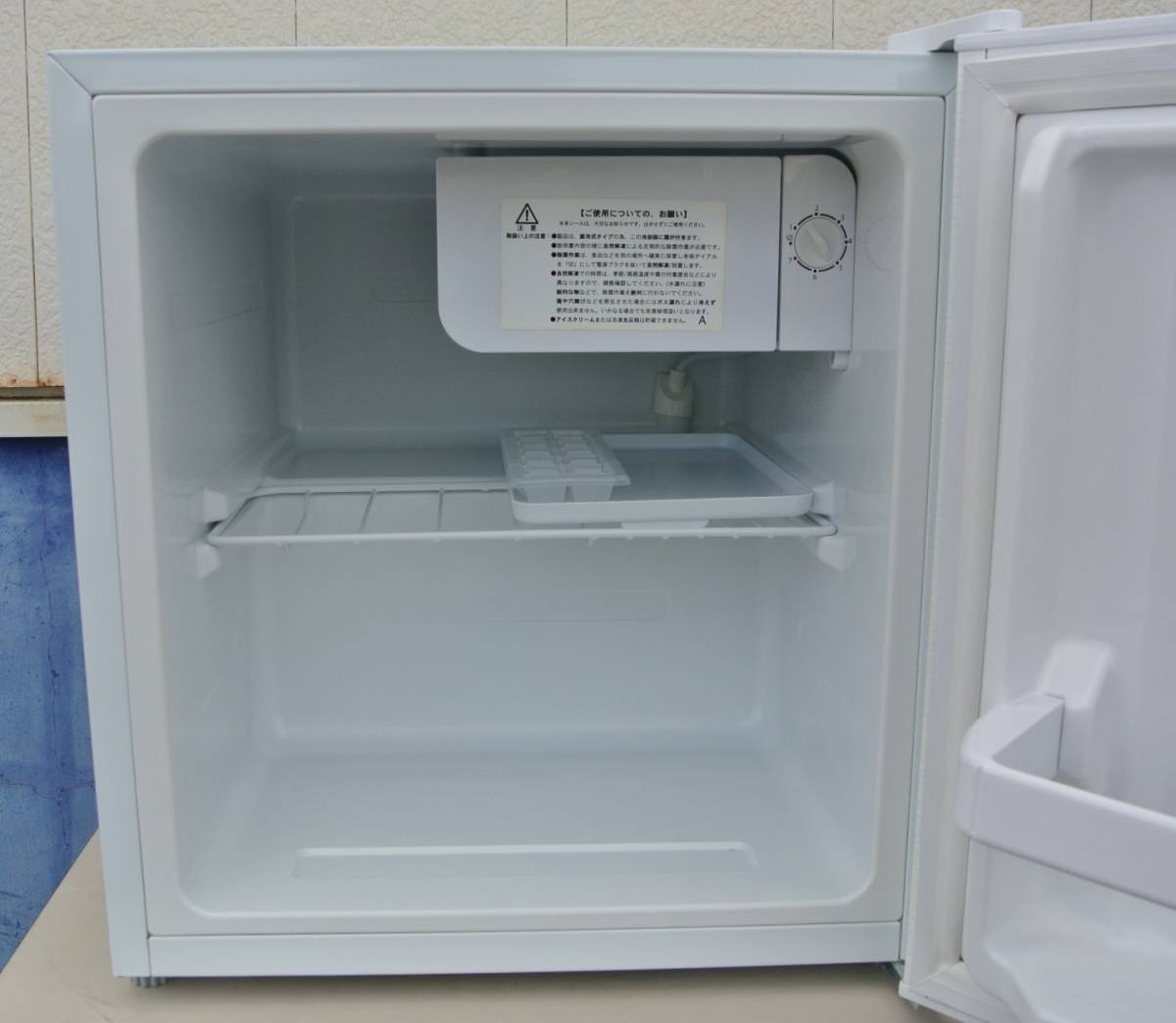 1人暮らしや飲み物専用・2台目の冷蔵庫に！ Abitelax