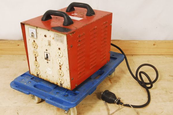 大得価，正規品 9712 NICHIDO 日動工業 降圧専用トランス TB-500D 200V&rarr;115V/100V 変圧器 愛知県岡崎市 直接引取可(ダウントランス、降圧器)｜売買されたオークション情報、yahooの商品情報をアーカイブ公開 - オー ダウントランス、降圧器