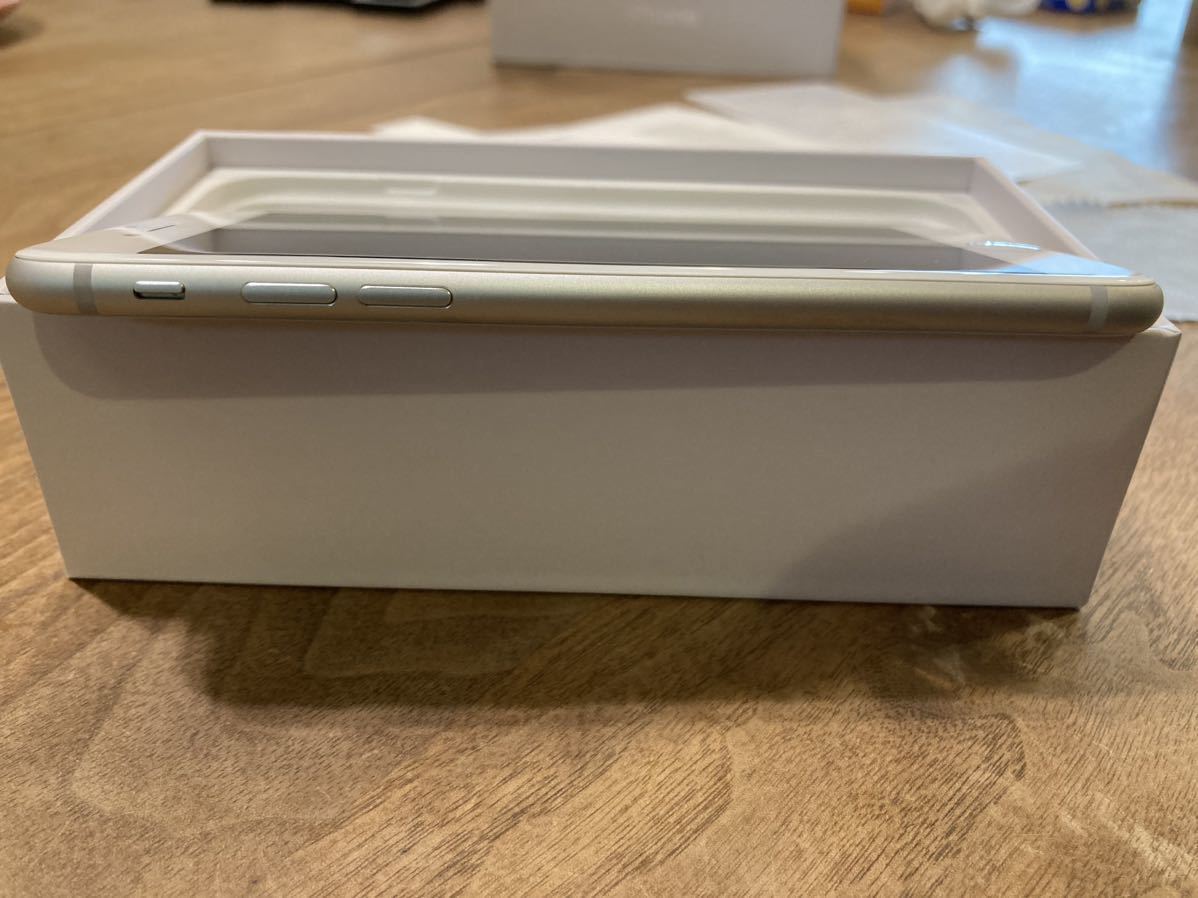 iPhone 8 本体 シルバー 64 GB au 美品 64GB 0 iPhone iPhone6