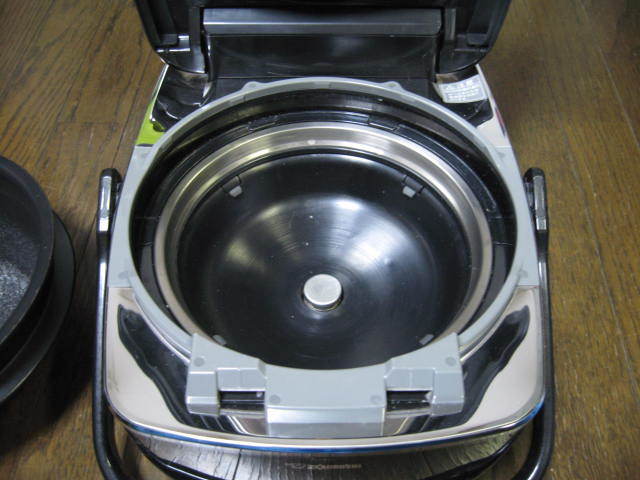 ZOJIRUSHI 圧力IH 南部鉄器 極め羽釜 NW-AT10 南部鉄器 象印 ZOJIRUSHI 圧力IH 南部鉄器 極め羽釜 NW-AT10 南部鉄器 象印