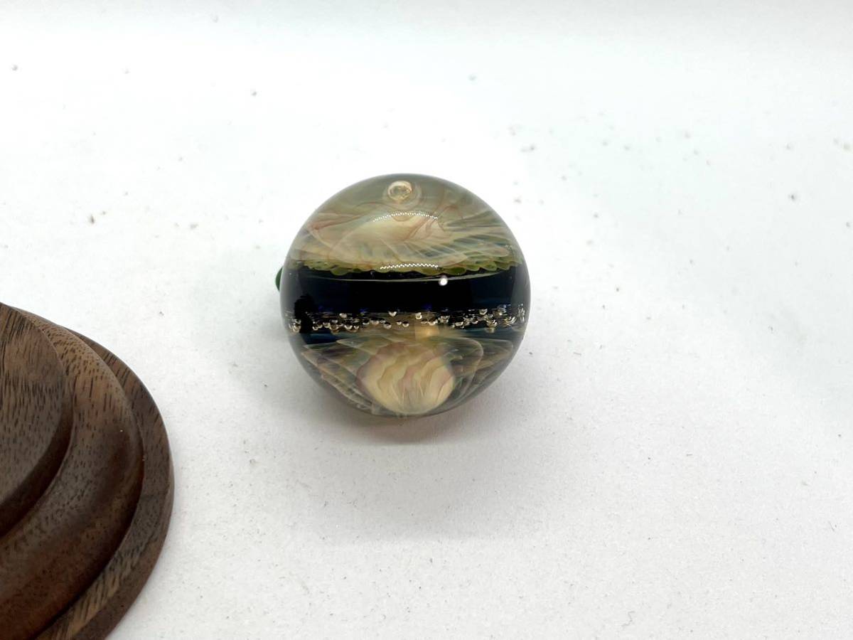 カエル ペンダントトップ 『 あまやどり 六 ケンタロー　kengtaro アカメアマガエル　ガラス工芸　マーブル　置物　オブジェ　蛙　カエル　かえる　玉　球