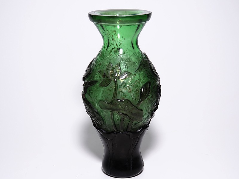 中国ガラス.伝統工芸品.乾隆ガラス.綺麗な緑ガラスに金色のラメ 中国ガラス.伝統工芸品.乾隆ガラス.綺麗な緑ガラスに金色のラメ