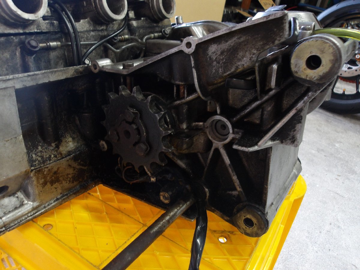 スズキ社製 GT380(2ストローク3気筒)部品どりジャンクエンジン 