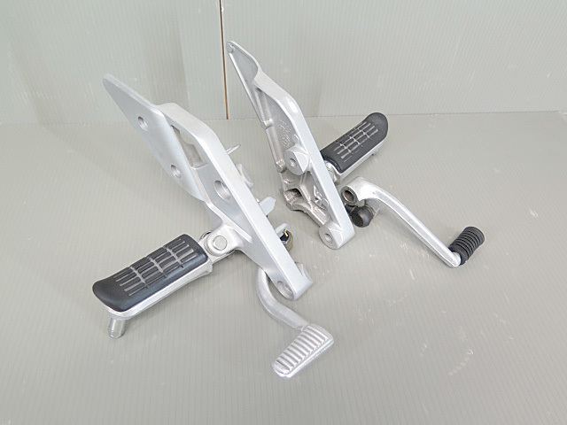 CB1300SF (SC54) 純正 ステップ 左右 MBR (221104DJ0224)