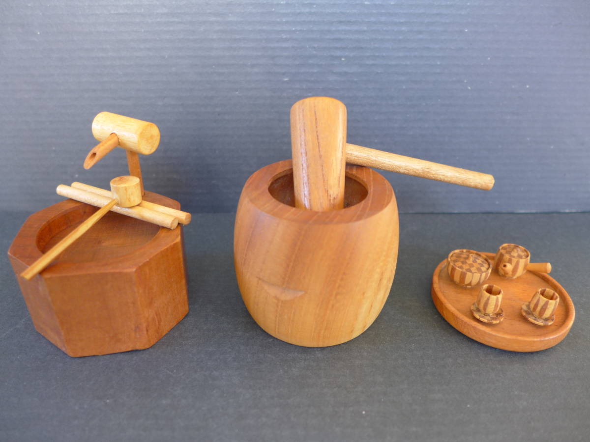 ★　レア　時代物　古い木製ミニチュア　木彫　一刀彫り　手水・臼と杵・お茶セット　3点纏めて　昭和レトロ　アンティーク　★