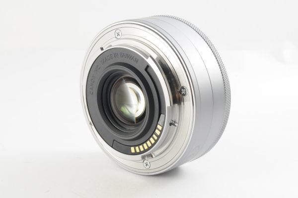 ☆超美品☆Canon キヤノン EF-M 22mm F2 STM シルバー 清潔感溢れる