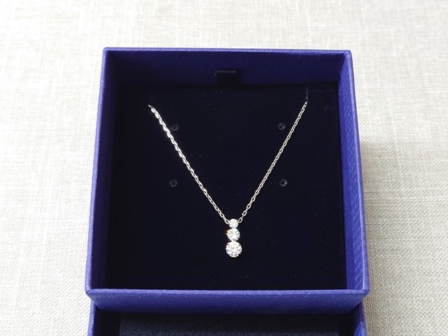 【中古品A】SWAROVSKI ネックレス アトラクトトリロジー 38～43cm 3連ストーン スワロフスキー (管理番号：049105)