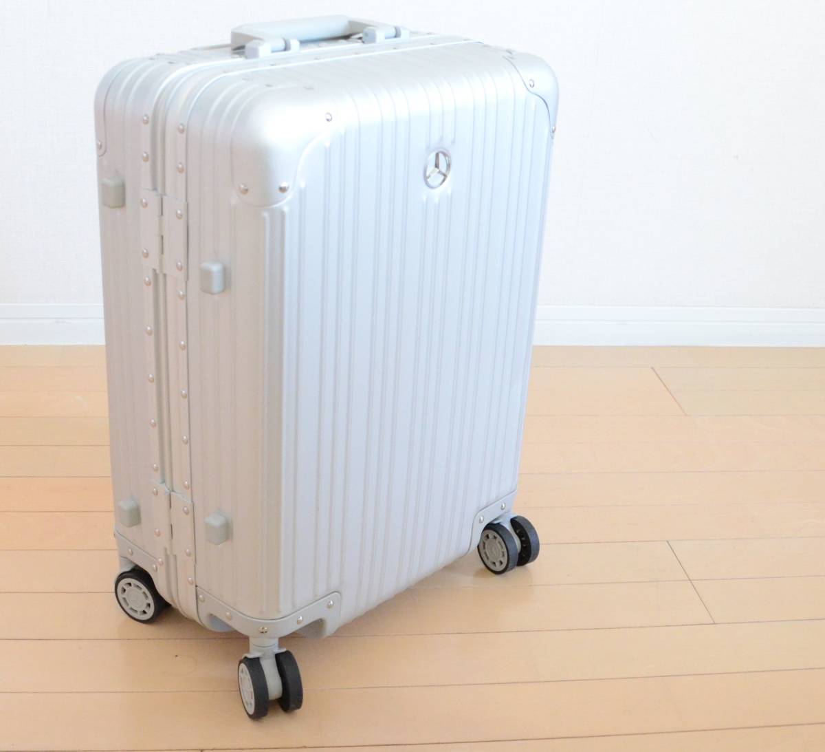 美品メルセデスベンツ 美品 32L メルセデスベンツ キャリー