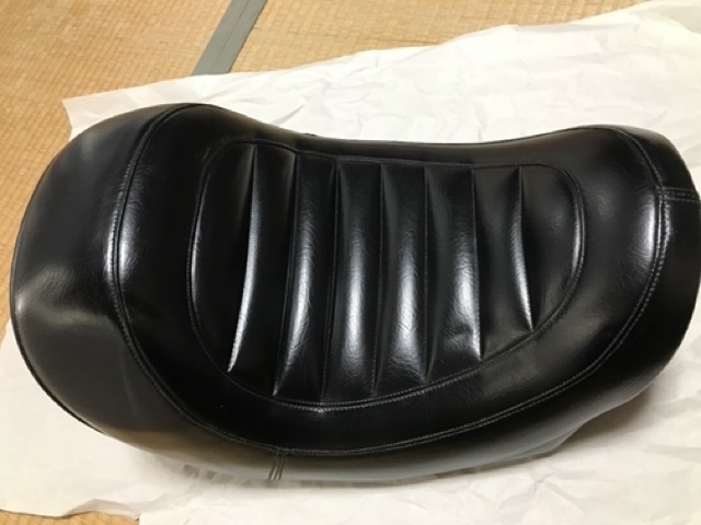 【個人出品】ハーレーダビッドソン Vrod VRSCA用　タックロールソロシート　座面の程度良好！　難あり格安出品　