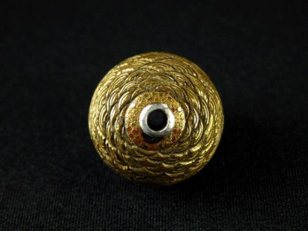 緒締め玉　竹図　提げもの　金属　彫金　金工　R1645 古い 緒締め玉 鼈甲に青海波彫り金蒔絵 17.7㎜ 検索 緒締め 根付 印籠
